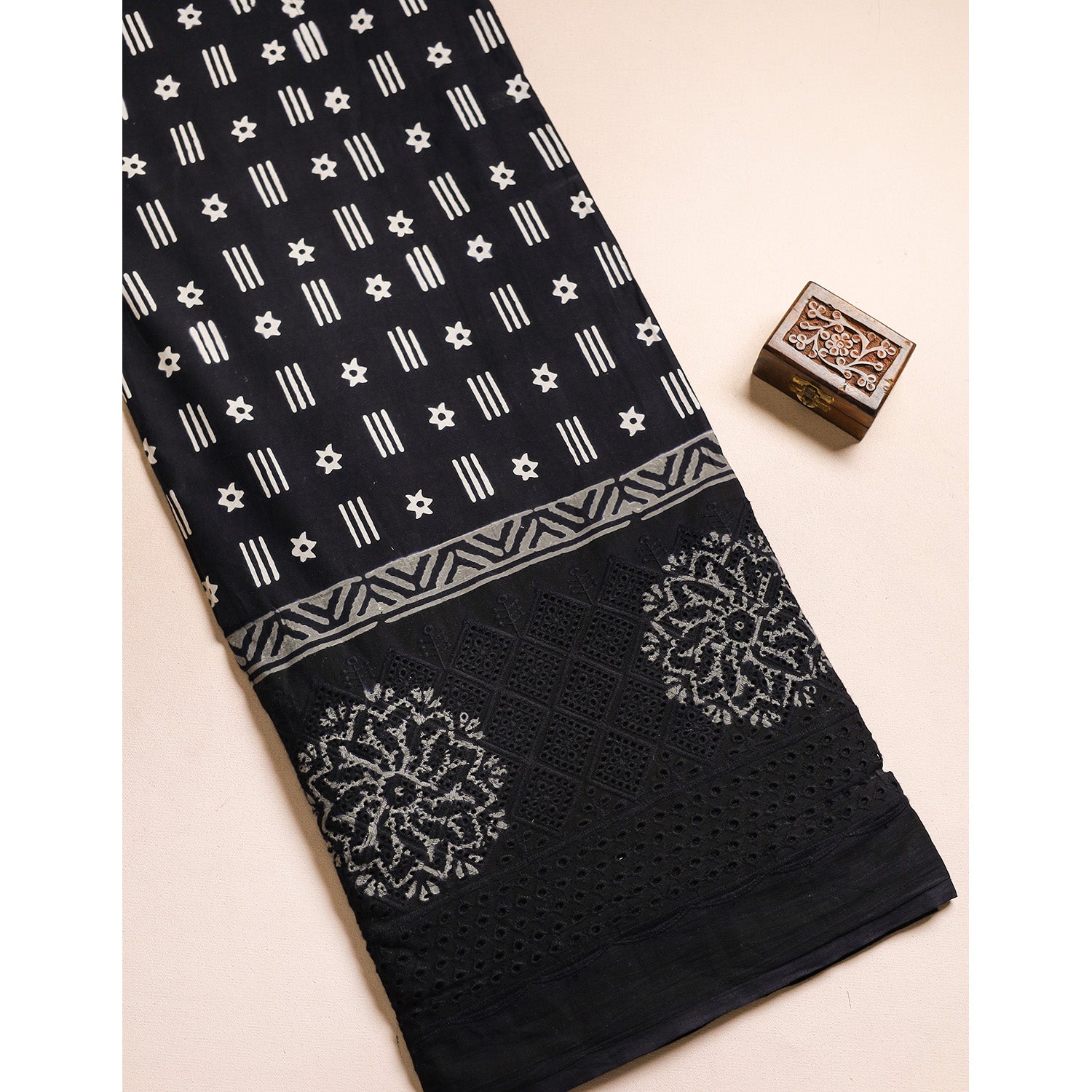 COTTON HANDBLOCK PRINTED SCHIFFLI BORDER FABRIC