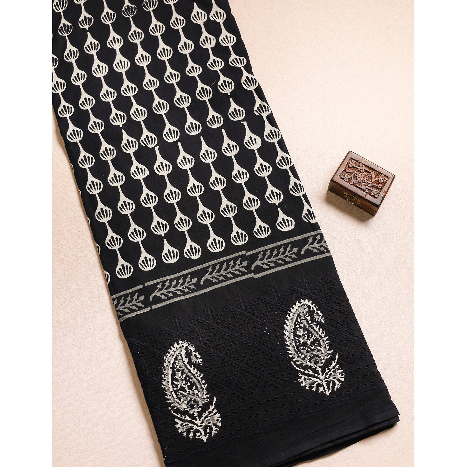 COTTON HANDBLOCK PRINTED SCHIFFLI BORDER FABRIC