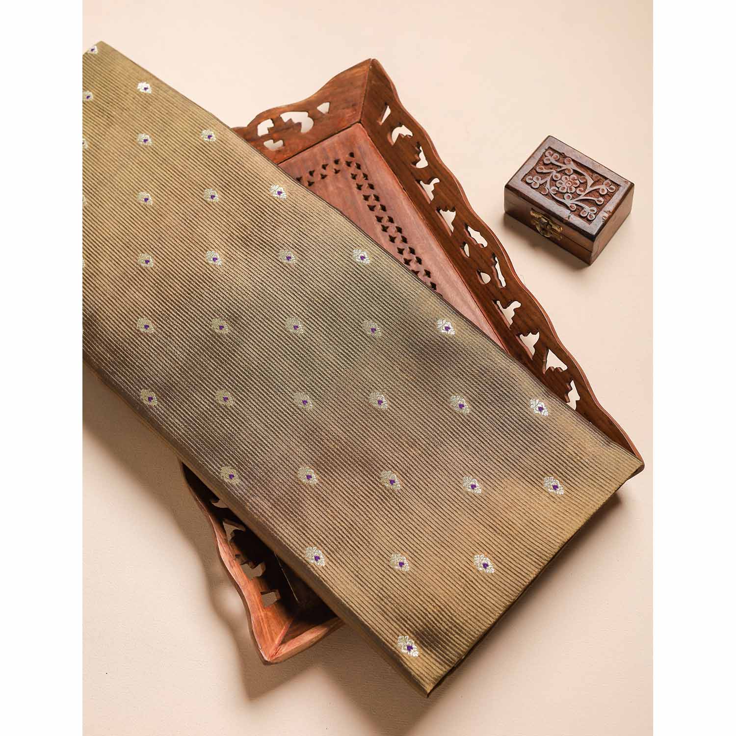 ROYAL BANARASI LINEAGE FABRIC (MEENA BOOTI)