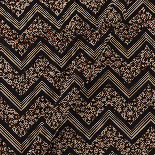 Gamathi Cotton Double Kaam Black Colour Natural Chevron Print Fabric Online 9445AMJ2