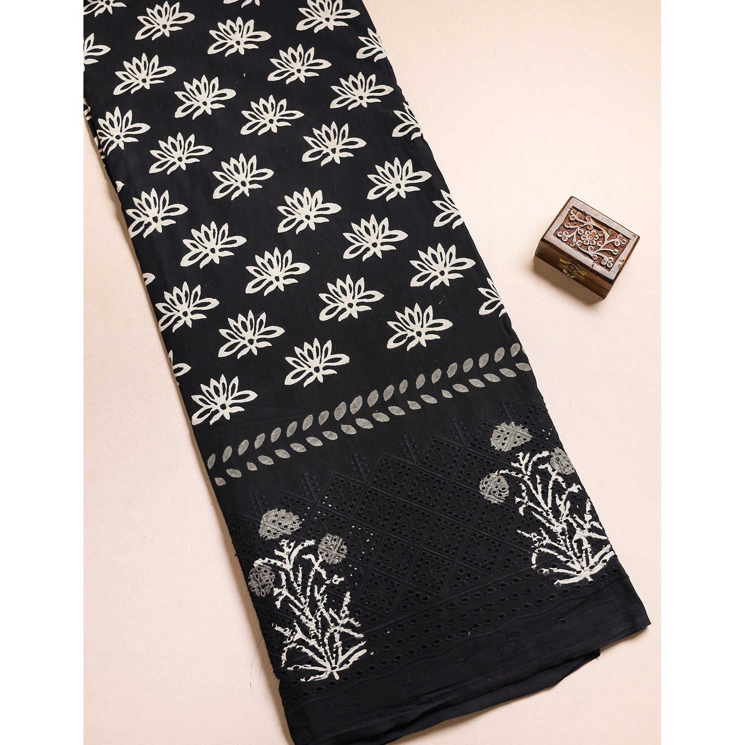 COTTON HANDBLOCK PRINTED SCHIFFLI BORDER FABRIC