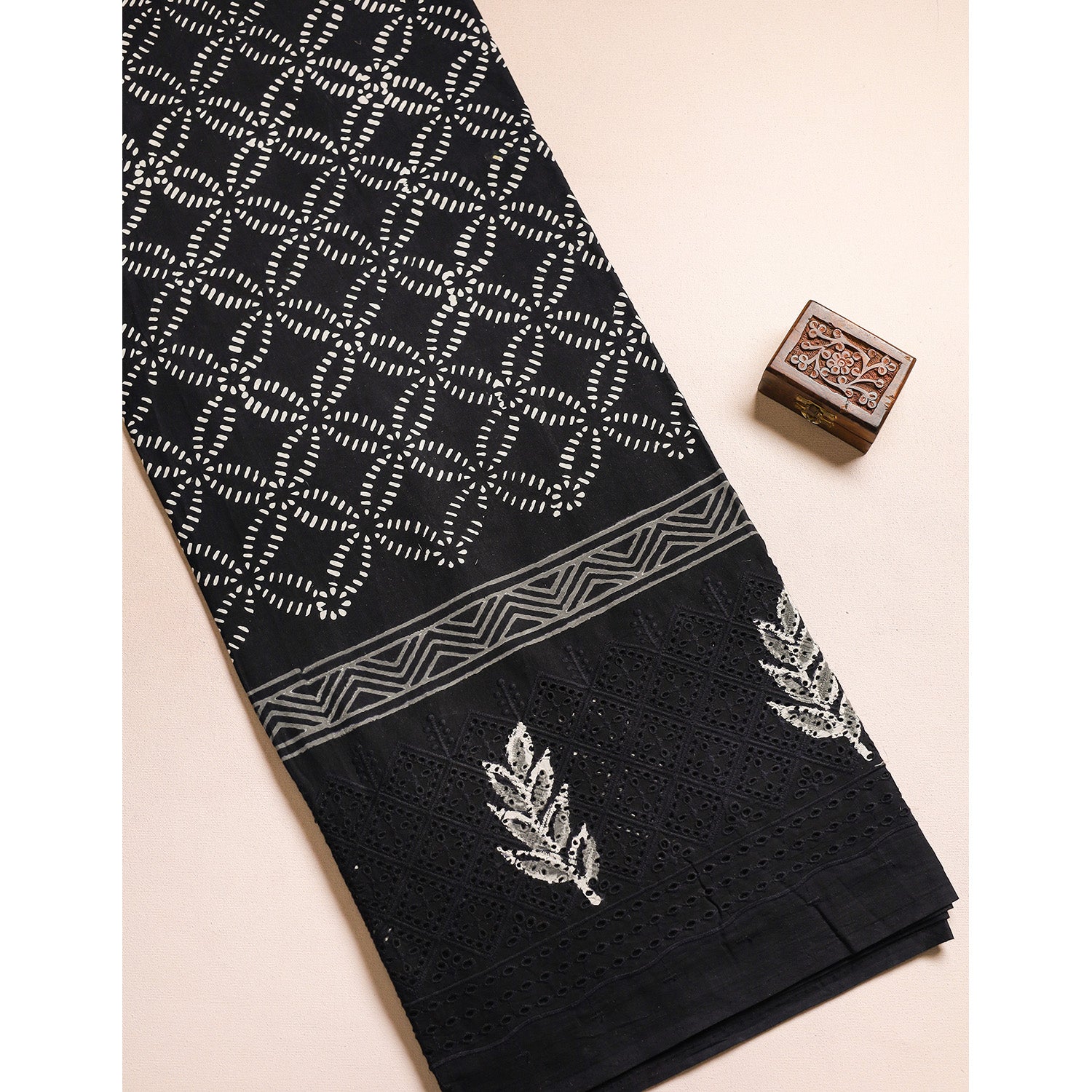 COTTON HANDBLOCK PRINTED SCHIFFLI BORDER FABRIC