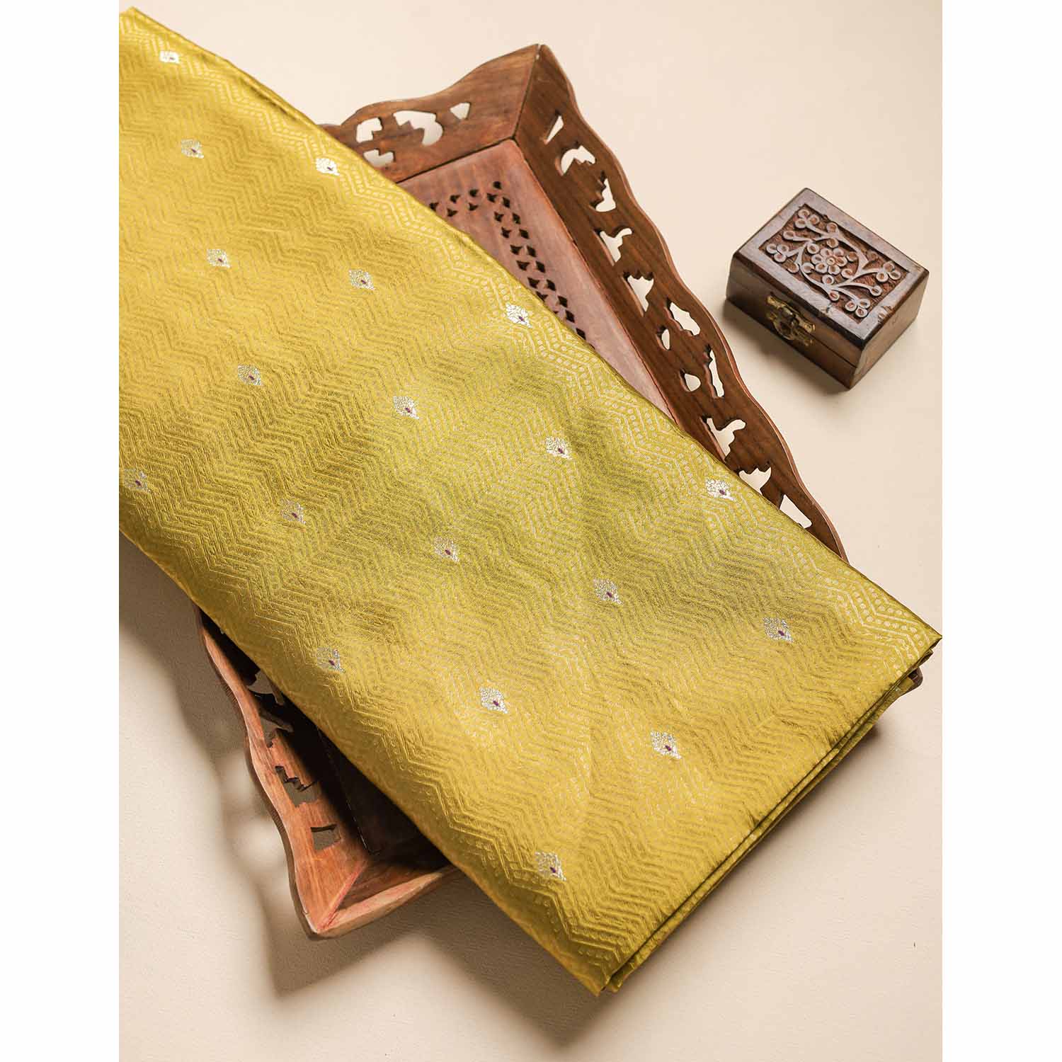 ROYAL BANARASI LINEAGE FABRIC (MEENA BOOTI)