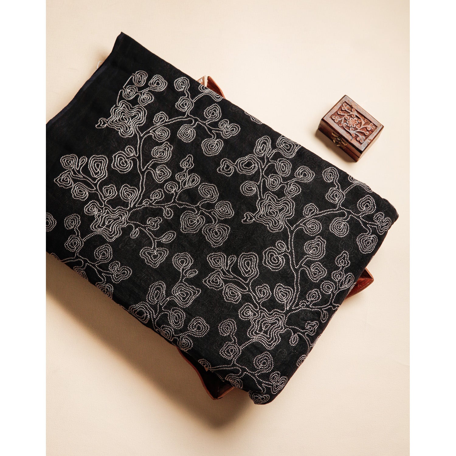 LINEN EMBROIDERED FABRIC