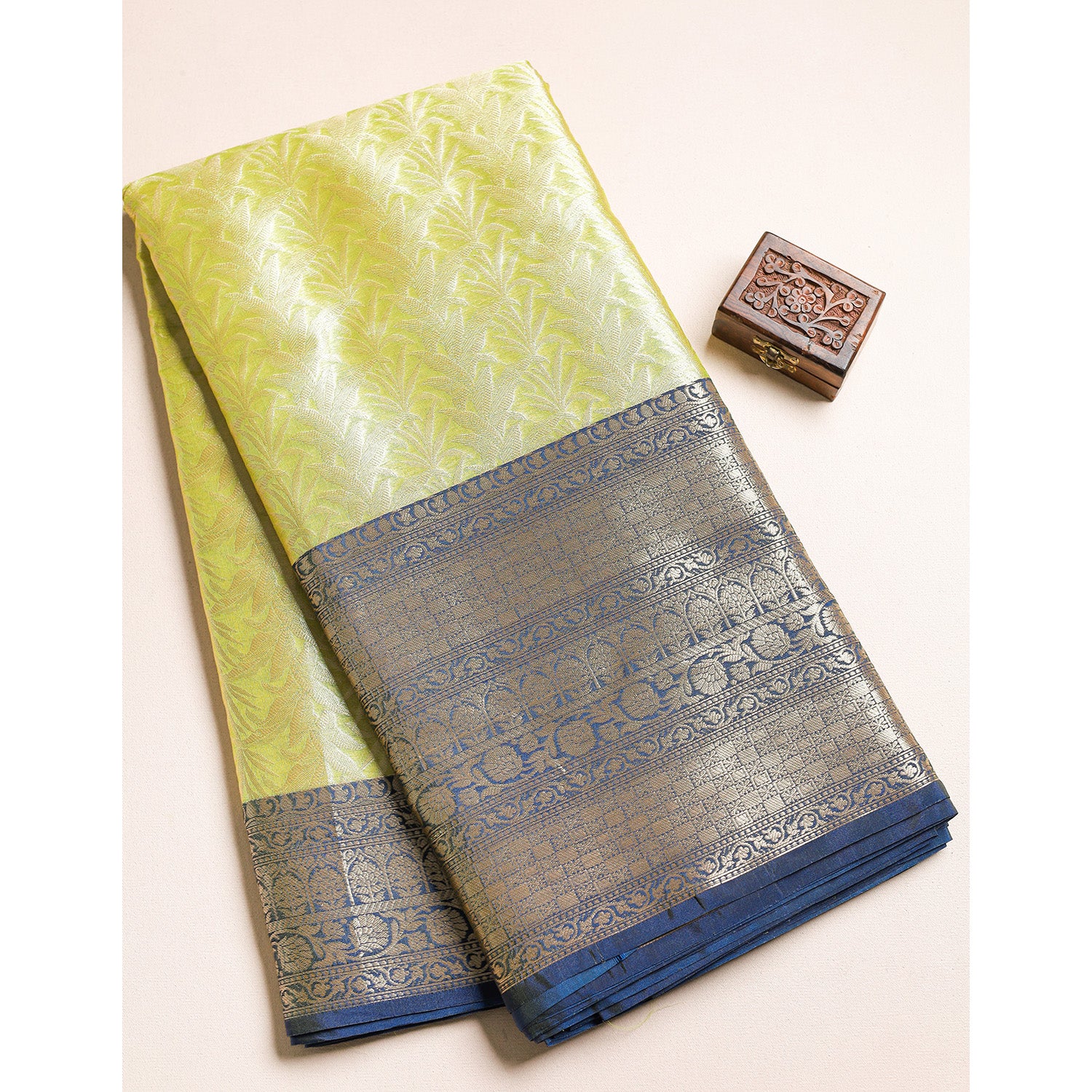 BANARAS TISSUE BORDER FABRIC